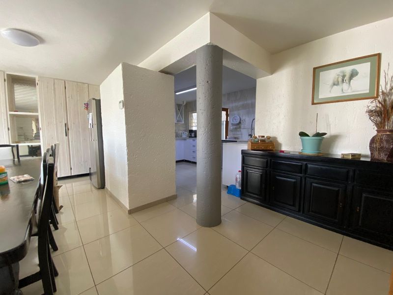 Spacious Double-Storey Family Home in Roodekrans - Photo 6