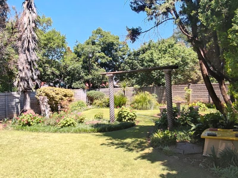 Move-In Ready Gem in La Hoff – Space, Comfort & Lifestyle! - Photo 3