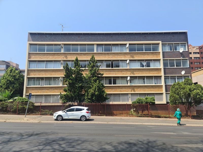 RESIDENTIAL BUILDING IN ARCADIA FOR SALE - 2 KM TO TUT/TVET IDEAL FOR STUDENT ACCOMMODATION - Photo 2