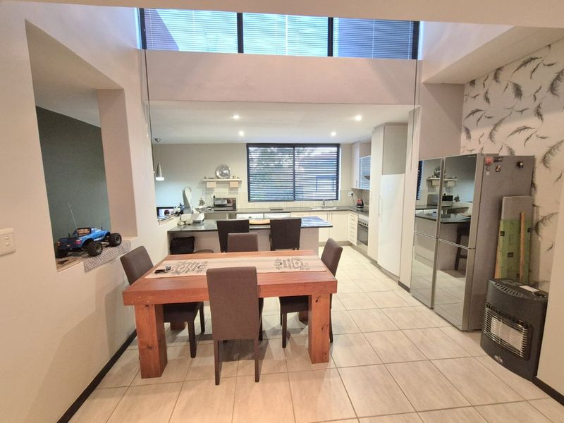 ULTRA-MODERN NEW YORK STYLE APARTMENT IN THE LUXURIOUS LOMBARDY ESTATE IN PRETORIA EAST - Photo 8