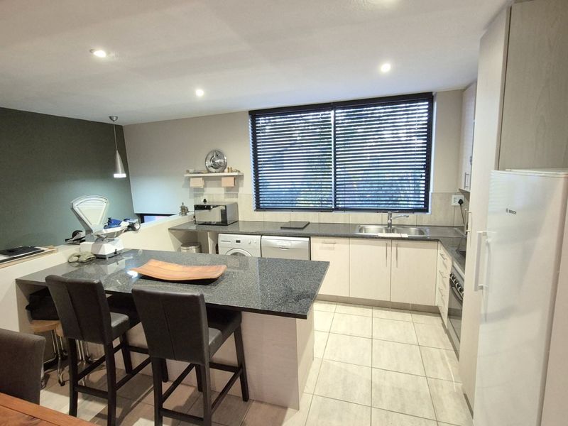 ULTRA-MODERN NEW YORK STYLE APARTMENT IN THE LUXURIOUS LOMBARDY ESTATE IN PRETORIA EAST - Photo 7