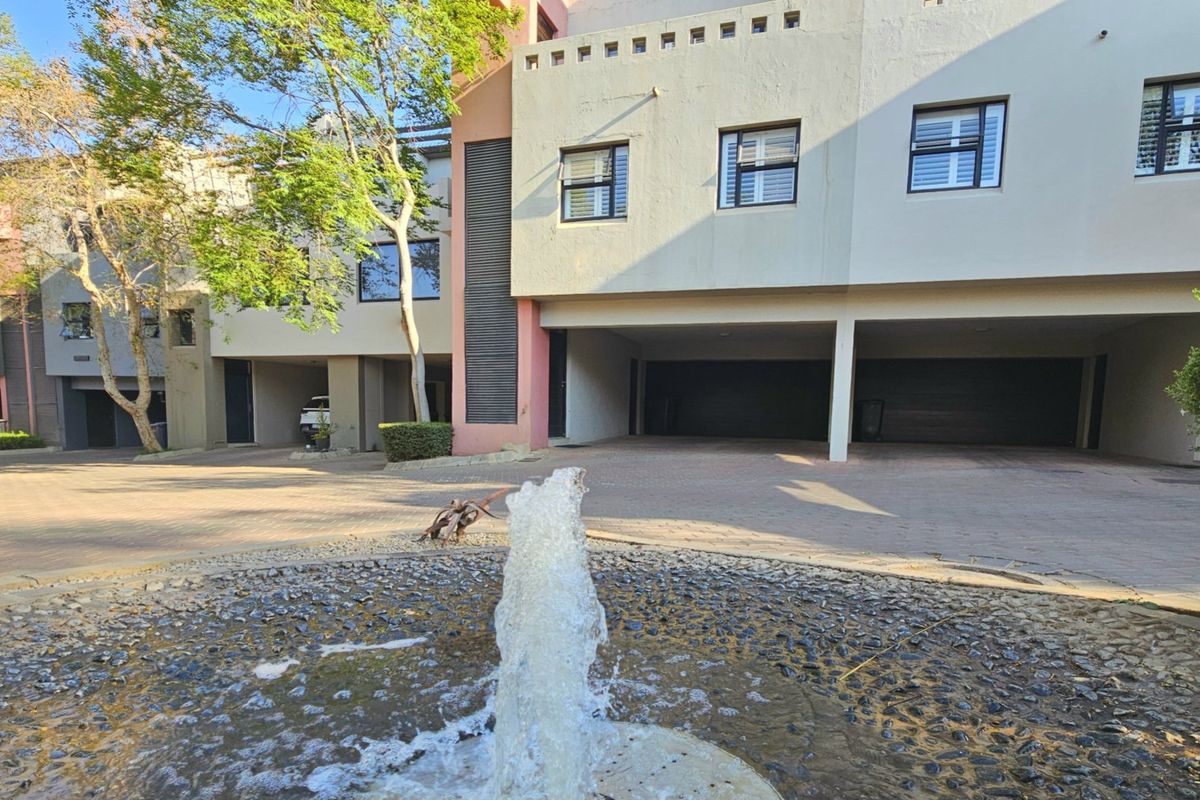 ULTRA-MODERN NEW YORK STYLE APARTMENT IN THE LUXURIOUS LOMBARDY ESTATE IN PRETORIA EAST - Photo 3