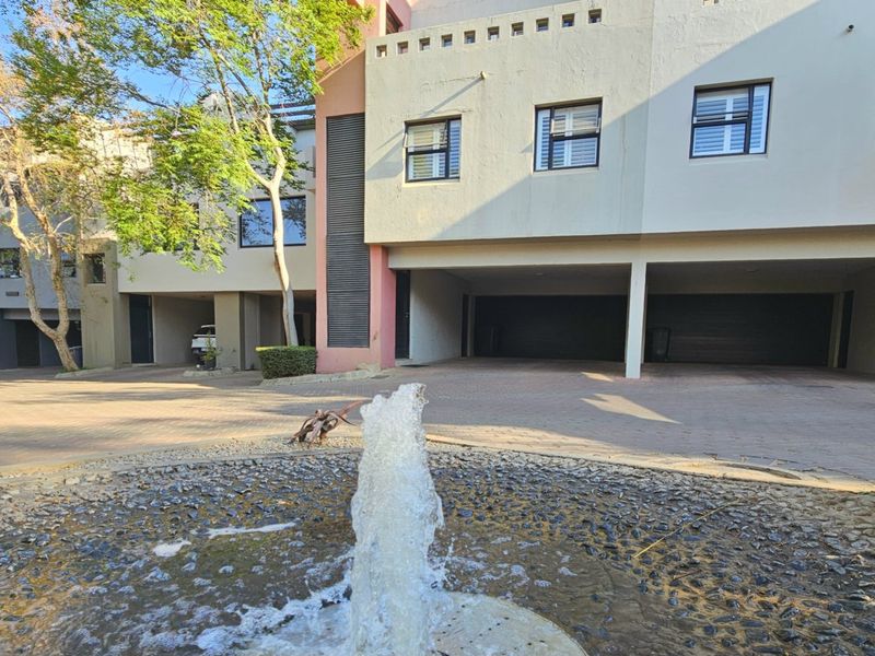 ULTRA-MODERN NEW YORK STYLE APARTMENT IN THE LUXURIOUS LOMBARDY ESTATE IN PRETORIA EAST - Photo 3