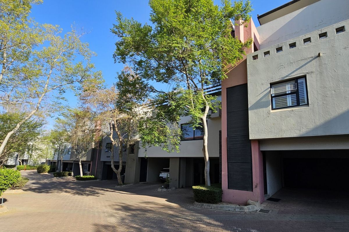 ULTRA-MODERN NEW YORK STYLE APARTMENT IN THE LUXURIOUS LOMBARDY ESTATE IN PRETORIA EAST - Photo 4