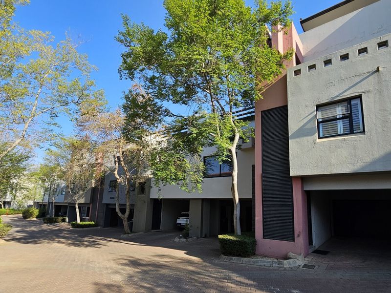 ULTRA-MODERN NEW YORK STYLE APARTMENT IN THE LUXURIOUS LOMBARDY ESTATE IN PRETORIA EAST - Photo 4