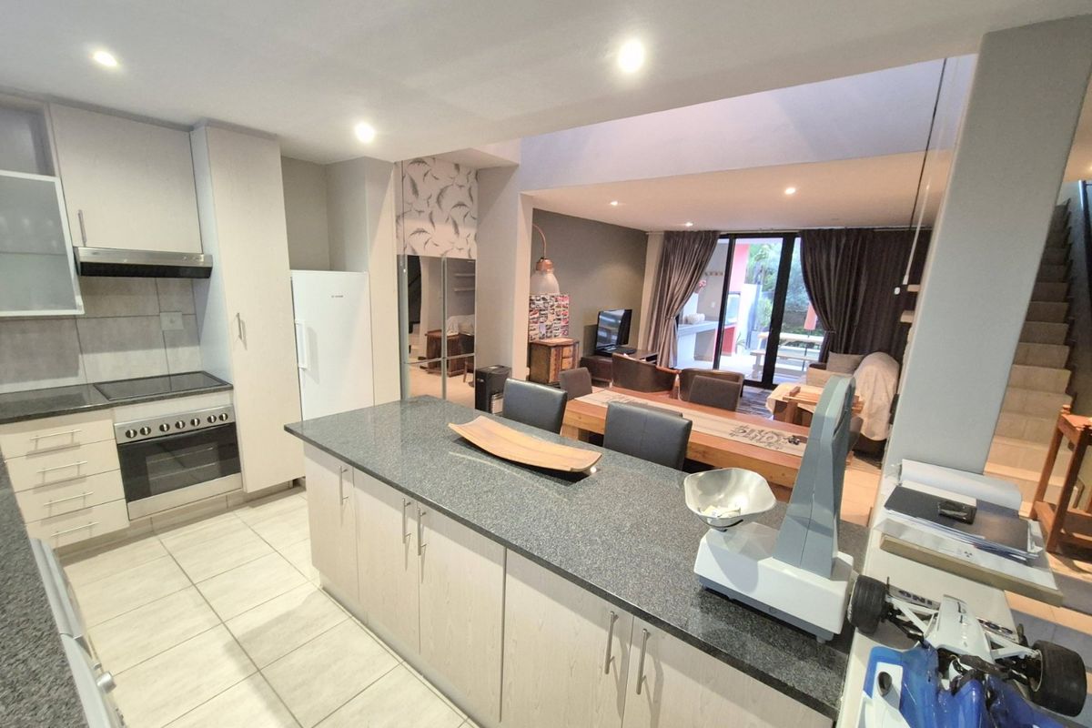 ULTRA-MODERN NEW YORK STYLE APARTMENT IN THE LUXURIOUS LOMBARDY ESTATE IN PRETORIA EAST - Photo 5