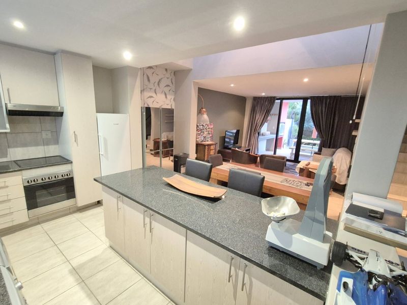 ULTRA-MODERN NEW YORK STYLE APARTMENT IN THE LUXURIOUS LOMBARDY ESTATE IN PRETORIA EAST - Photo 5