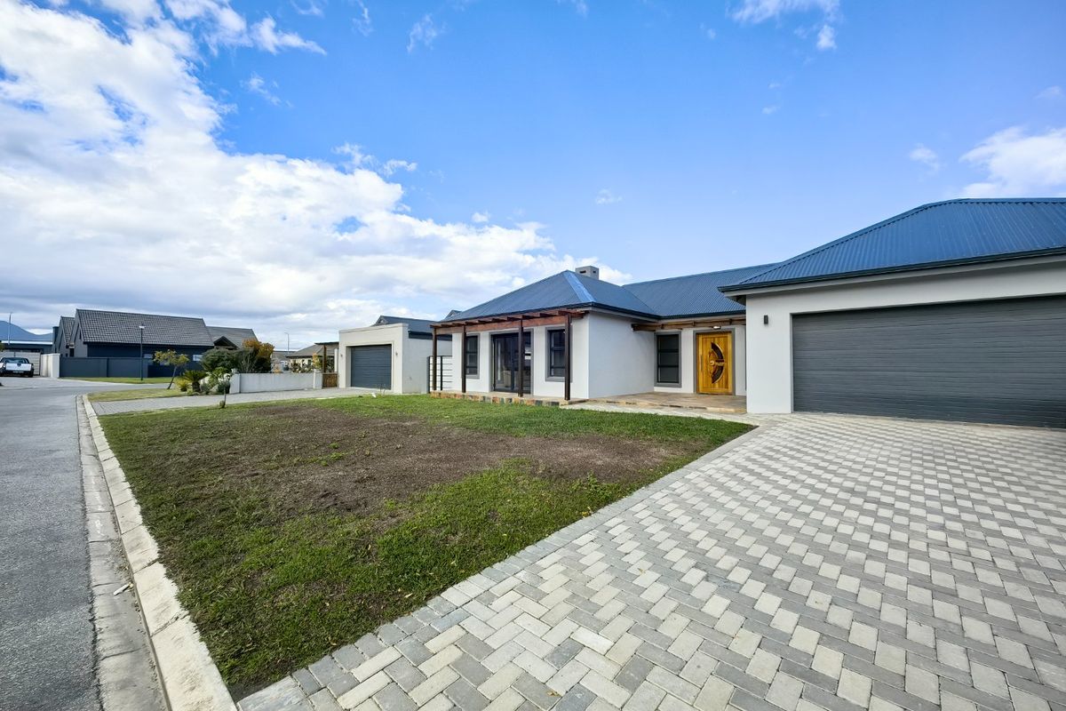 Luxurious 4-Bedroom House for Rent in Blue Mountain Village, George 6 or 12 month contract. - Photo 4