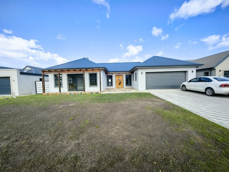 Luxurious 4-Bedroom House for Rent in Blue Mountain Village, George 6 or 12 month contract. - Photo 2