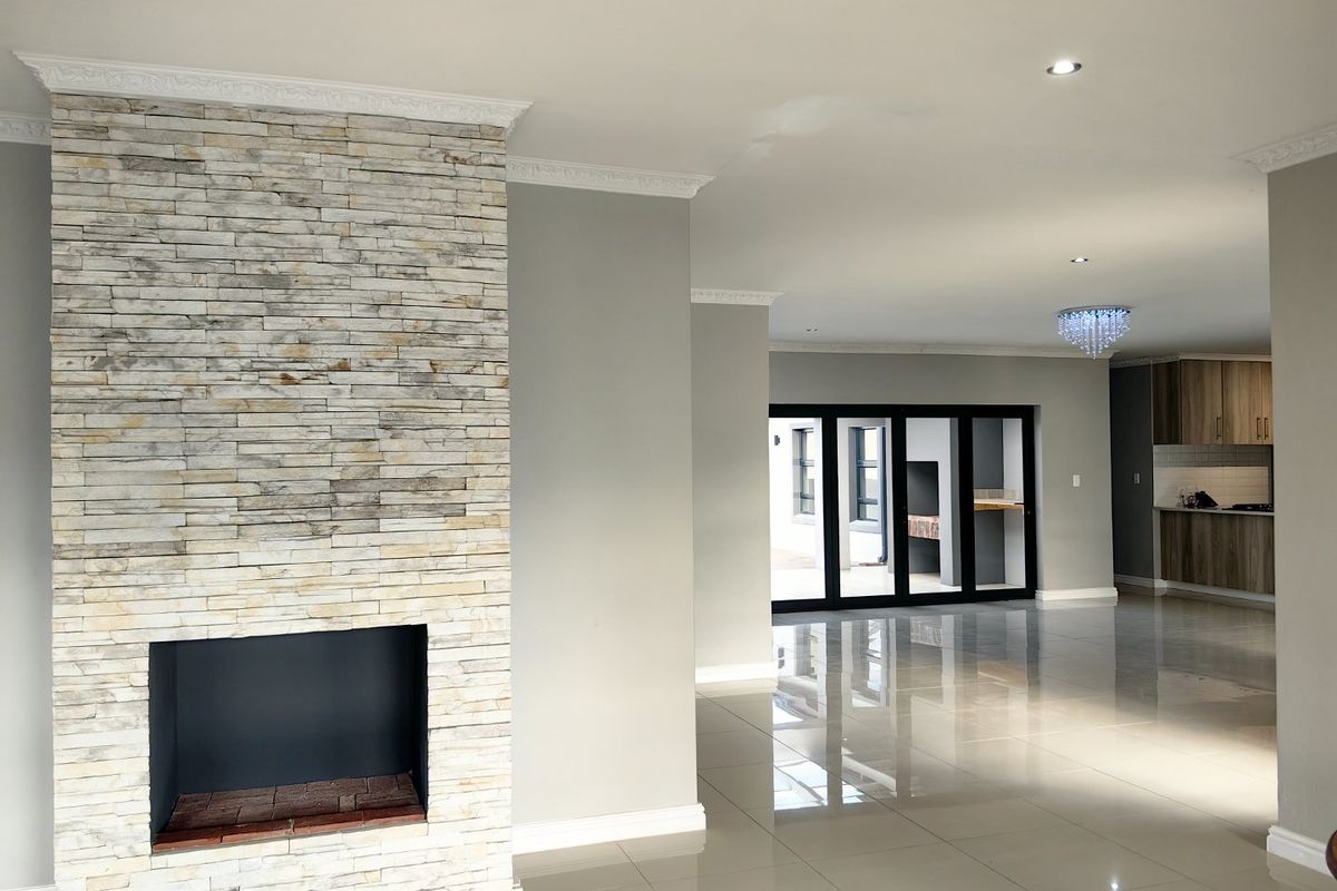 Luxurious 4-Bedroom House for Rent in Blue Mountain Village, George 6 or 12 month contract. - Photo 5