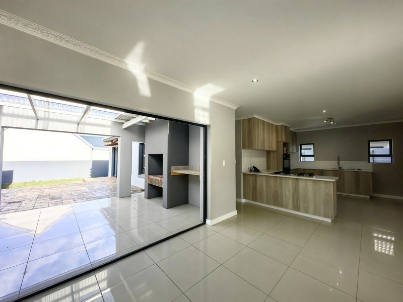 Luxurious 4-Bedroom House for Rent in Blue Mountain Village, George - Photo 10