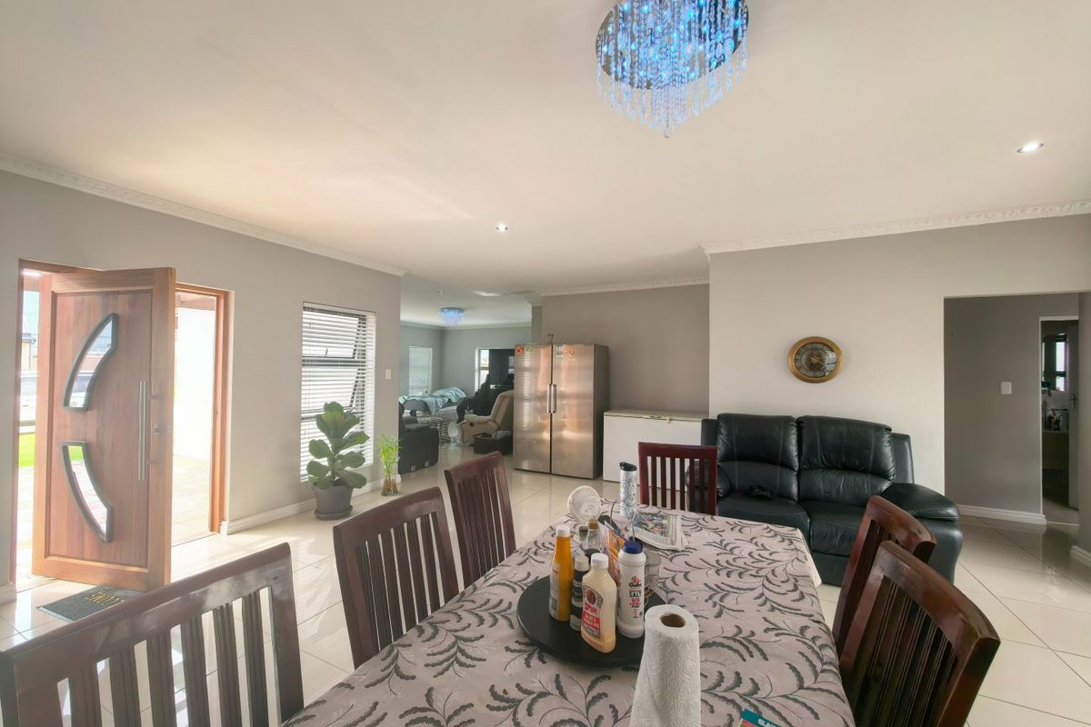 Luxurious 4-Bedroom House for Rent in Blue Mountain Village, George 6 or 12 month contract. - Photo 2