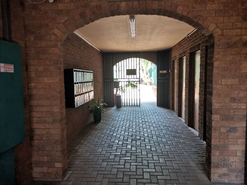 35 X UNIT APARTMENT BUILDING - STUDENT ACCOMMODATION FOR 157 X BEDS  NO TRANSFER DUTY - Photo 10