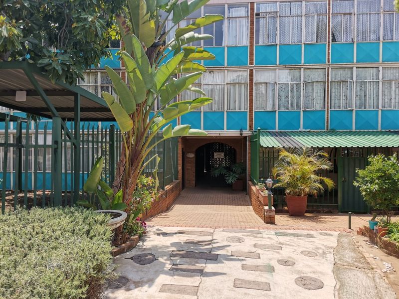 35 X UNIT APARTMENT BUILDING - STUDENT ACCOMMODATION FOR 157 X BEDS  NO TRANSFER DUTY - Photo 7