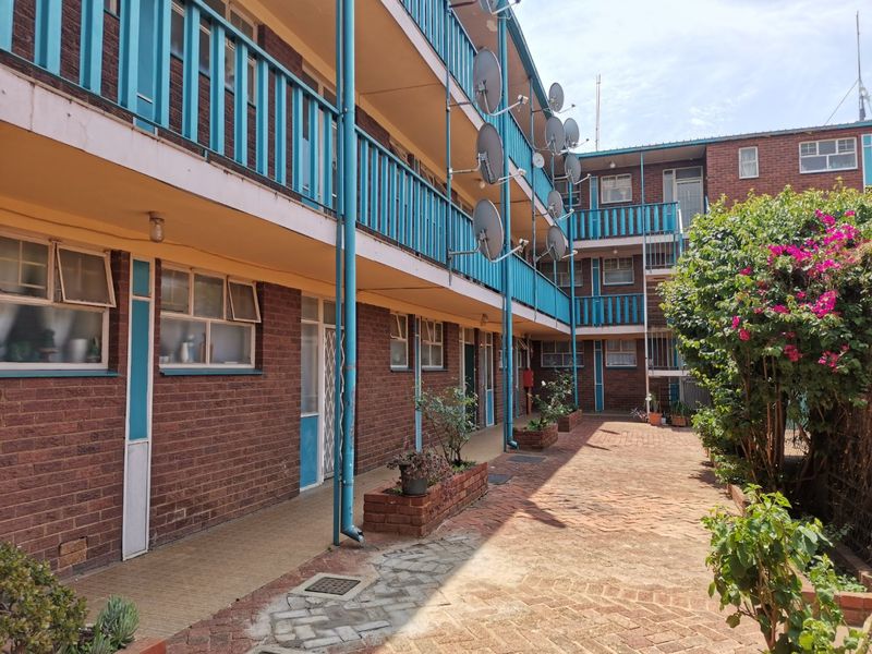 35 X UNIT APARTMENT BUILDING - STUDENT ACCOMMODATION FOR 157 X BEDS  NO TRANSFER DUTY - Photo 6