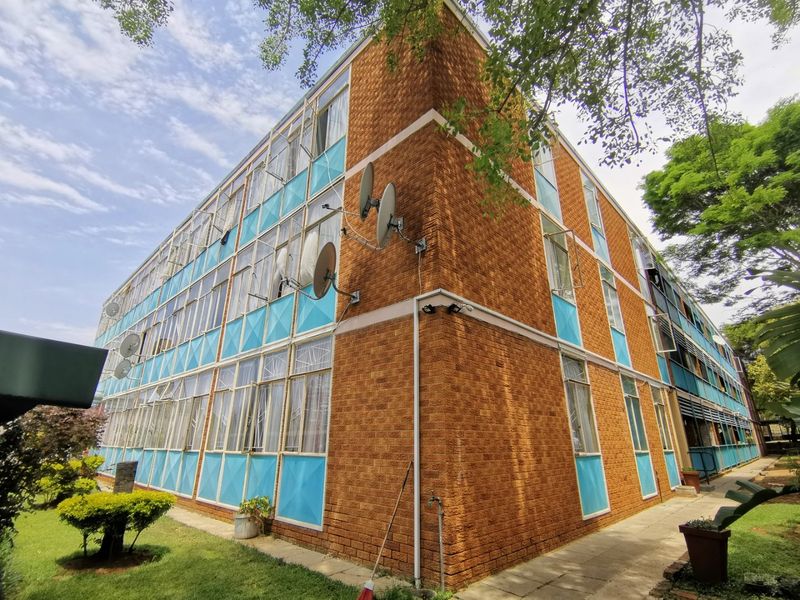 35 X UNIT APARTMENT BUILDING - STUDENT ACCOMMODATION FOR 157 X BEDS  NO TRANSFER DUTY - Photo 2