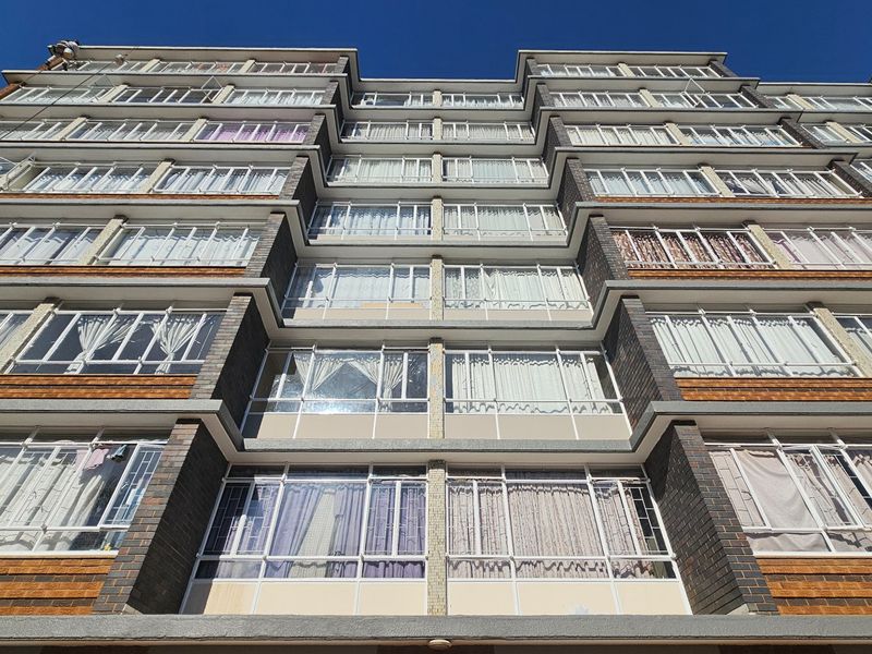 RENOVATED RESIDENTIAL BUILDING FOR SALE IN SUNNYSIDE - NO LOADSHEDDING - Photo 2