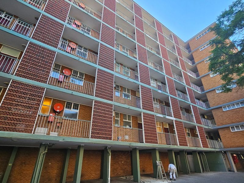 RENOVATED RESIDENTIAL BUILDING FOR SALE IN SUNNYSIDE - NO LOADSHEDDING - Photo 1