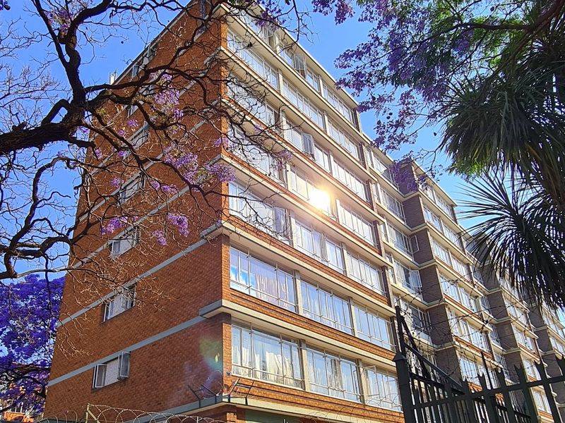 RENOVATED RESIDENTIAL BUILDING FOR SALE IN SUNNYSIDE - NO LOADSHEDDING - Photo 2
