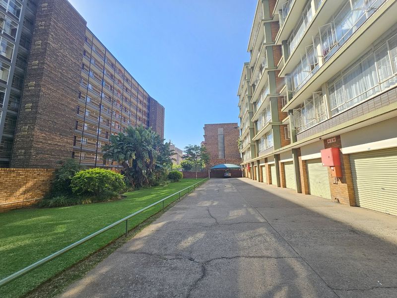 RENOVATED RESIDENTIAL BUILDING FOR SALE IN SUNNYSIDE - NO LOADSHEDDING - Photo 8