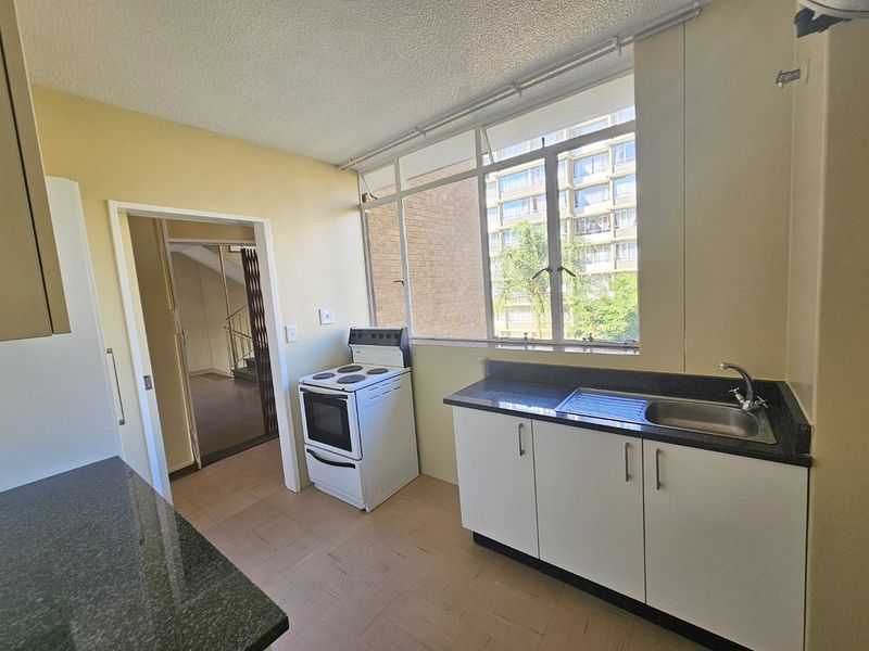 RENOVATED RESIDENTIAL BUILDING FOR SALE IN SUNNYSIDE - NO LOADSHEDDING - Photo 6
