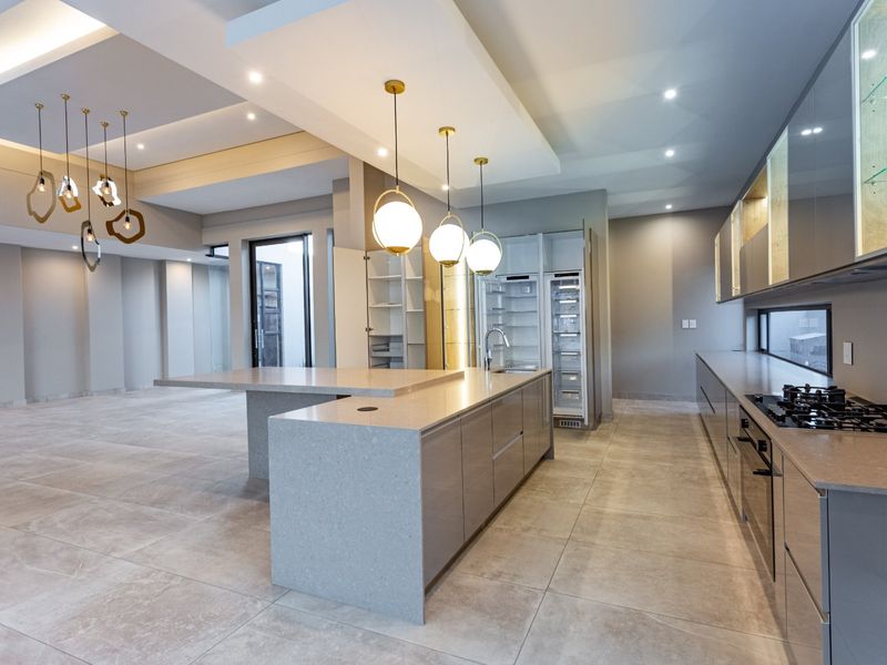 Spectacular 4 bedroom home in Lombardy Estate - currently leased - Photo 3