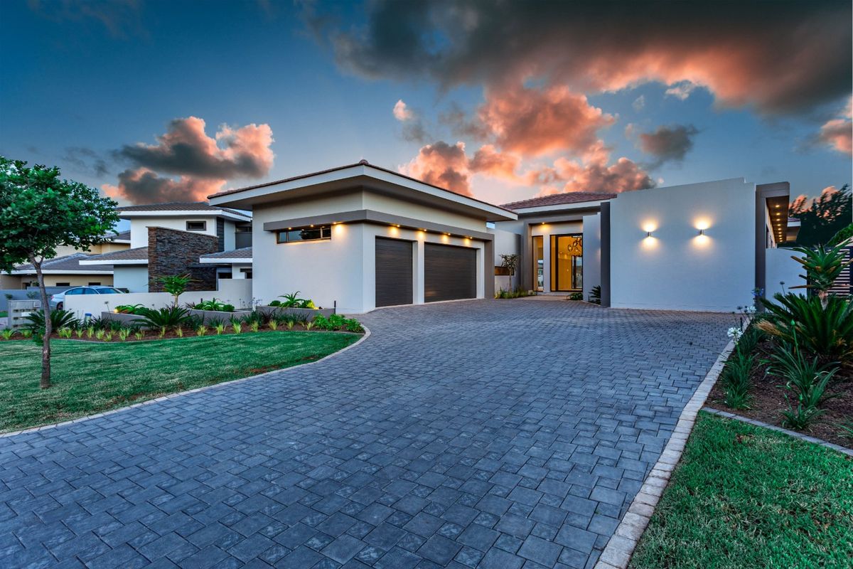 Spectacular 4 bedroom home in Lombardy Estate - currently leased - Photo 2