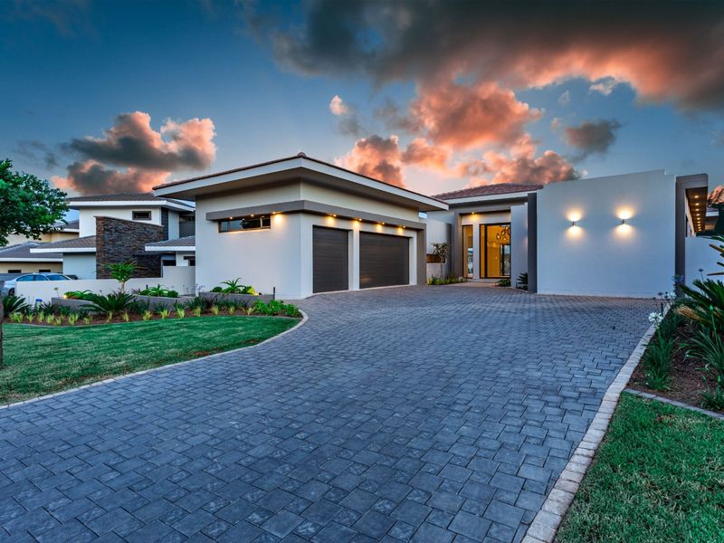 Spectacular 4 bedroom home in Lombardy Estate - currently leased - Photo 2