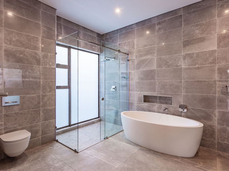 Spectacular 4 bedroom home in Lombardy Estate - currently leased - Photo 4