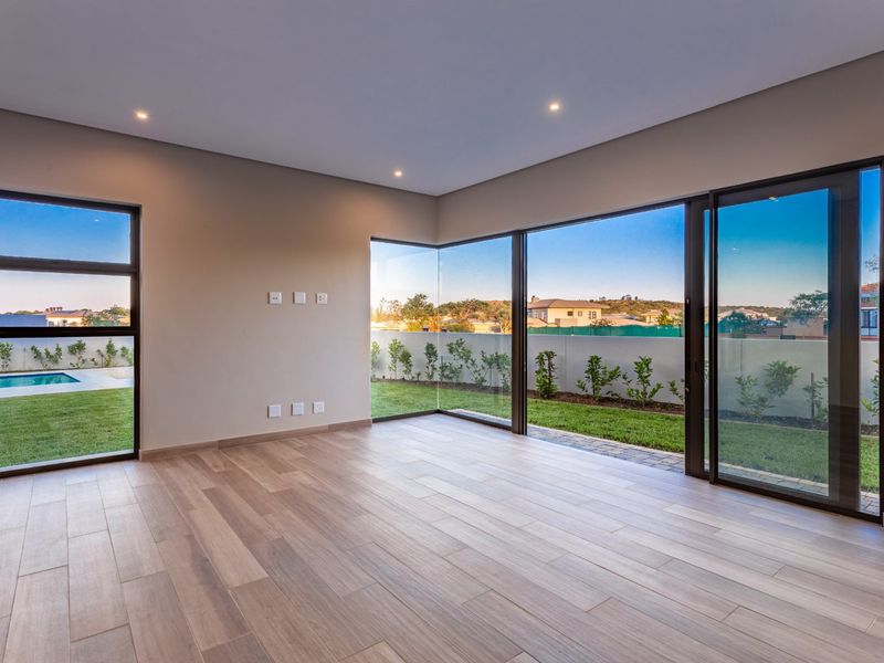 Spectacular 4 bedroom home in Lombardy Estate - currently leased - Photo 7