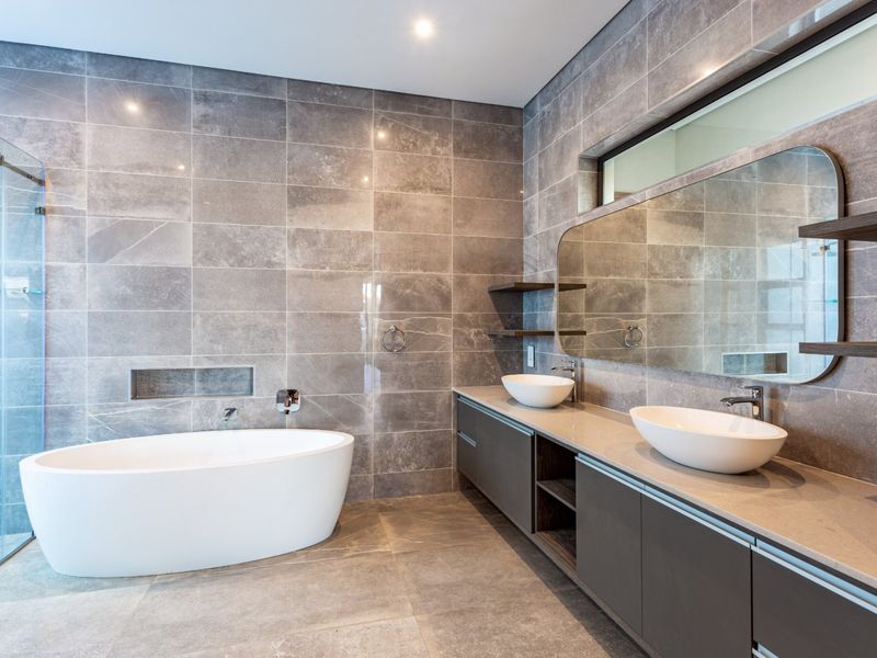 Spectacular 4 bedroom home in Lombardy Estate - currently leased - Photo 6