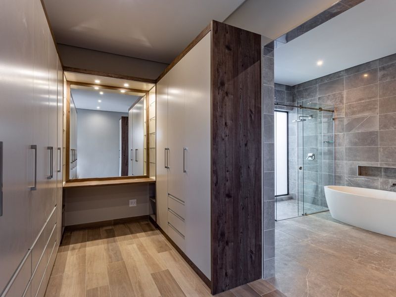 Spectacular 4 bedroom home in Lombardy Estate - currently leased - Photo 5