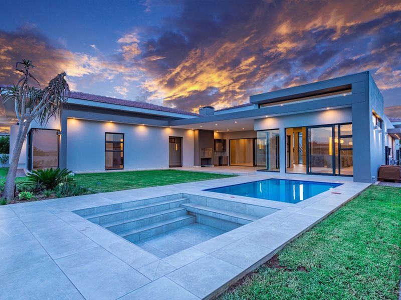 Spectacular 4 bedroom home in Lombardy Estate - currently leased - Photo 1