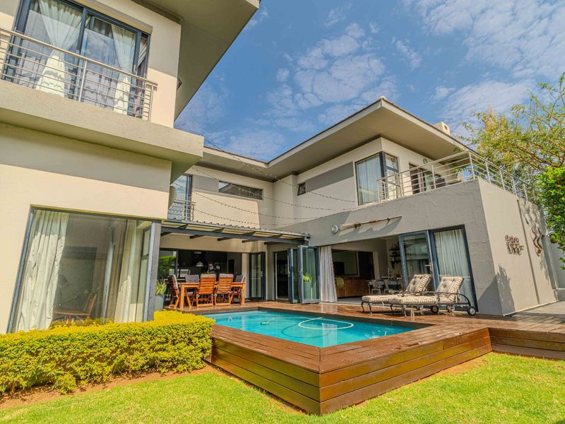 Immaculate Property in Lombardy Estate with Private Pool and Water Reserve - Photo 1