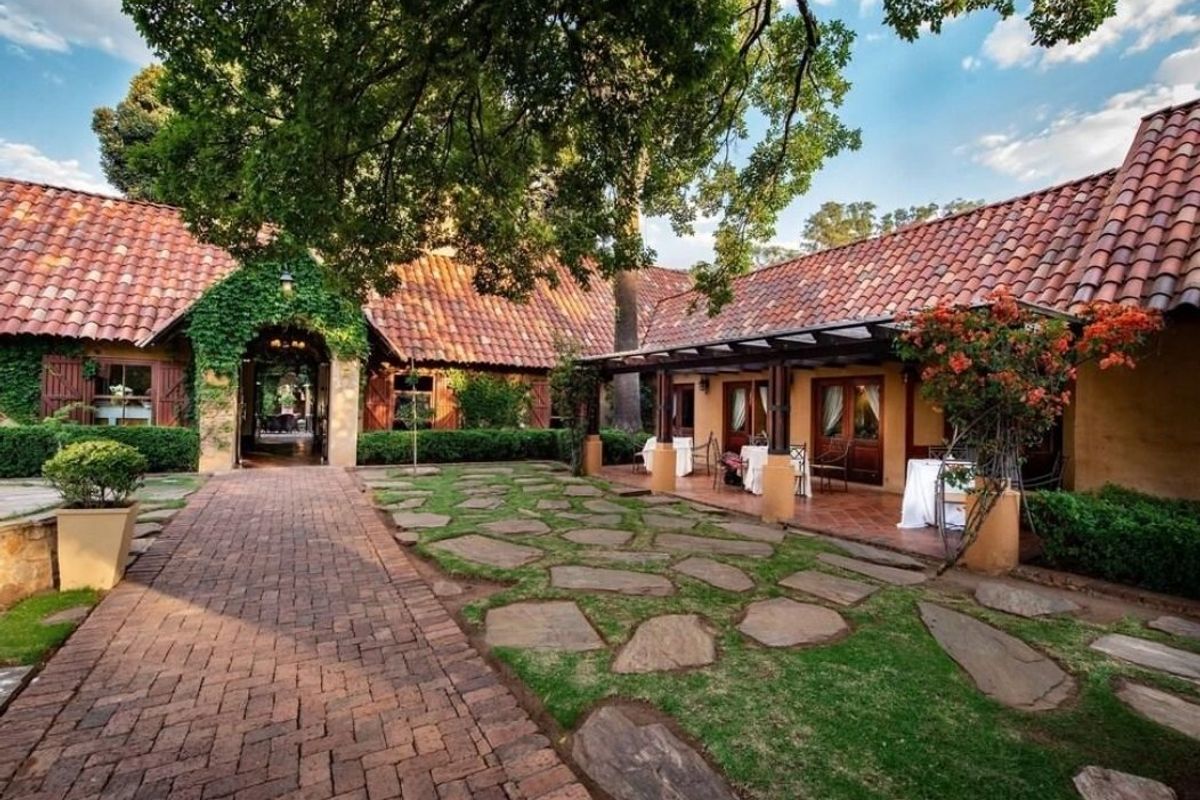 LOMBARDY BOUTIQUE HOTEL AND SPA FOR SALE - VALUABLE LAND! - Photo 3