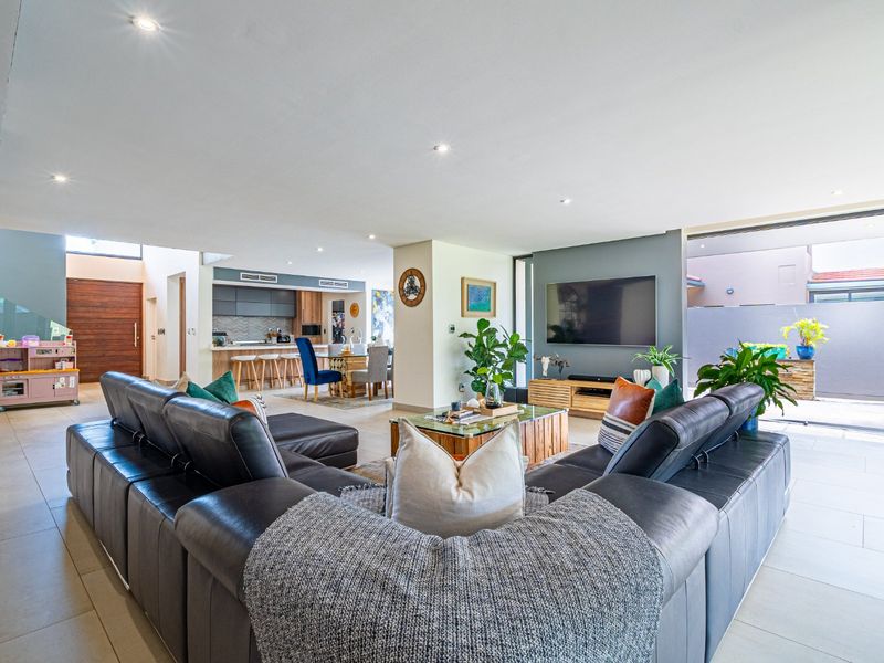 Exquisite 3 Bedroom modern home for sale in Lombardy Estate  - Photo 7