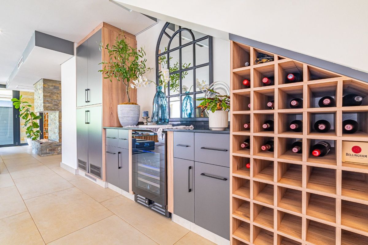 Exquisite 3 Bedroom modern home for sale in Lombardy Estate  - Photo 2