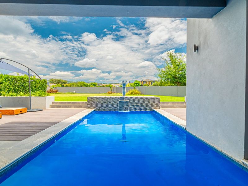 ULTRA-MODERN LUXURY AND STYLE IN LOMBARDY ESTATE ON GREEN BELT - Photo 5