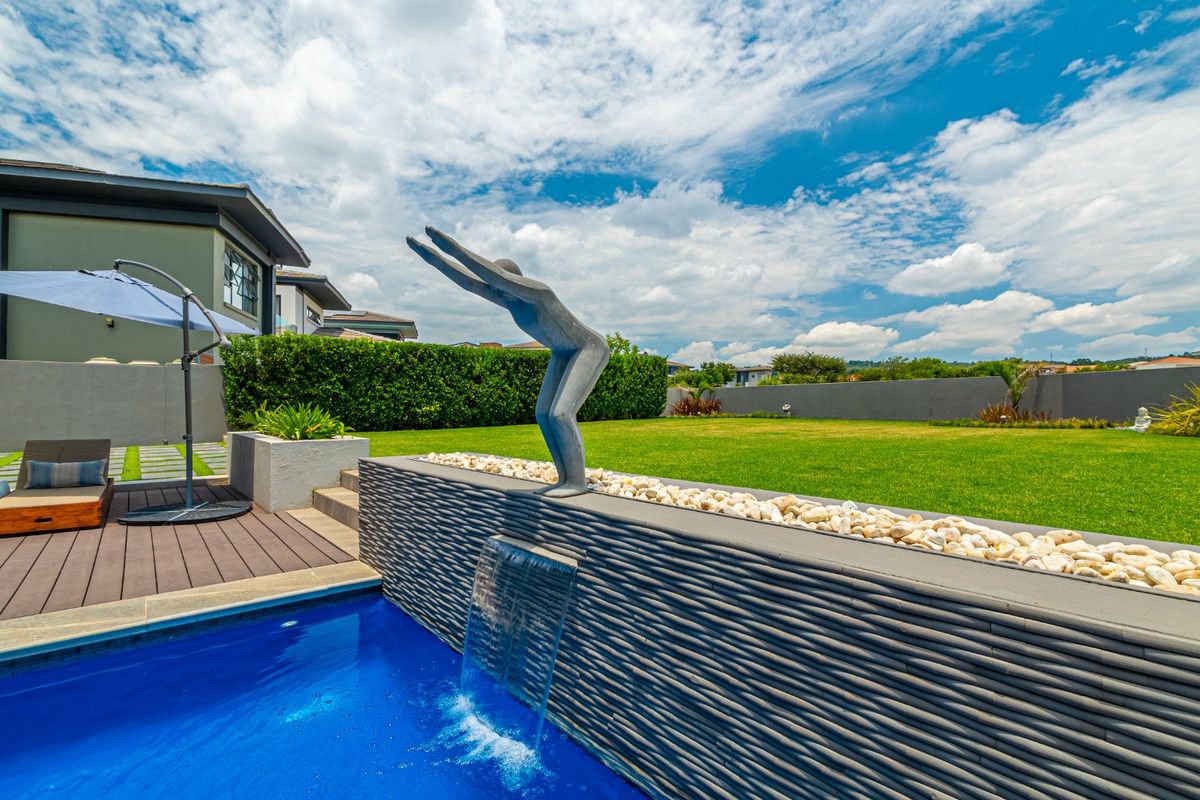 ULTRA-MODERN LUXURY AND STYLE IN LOMBARDY ESTATE ON GREEN BELT - Photo 4