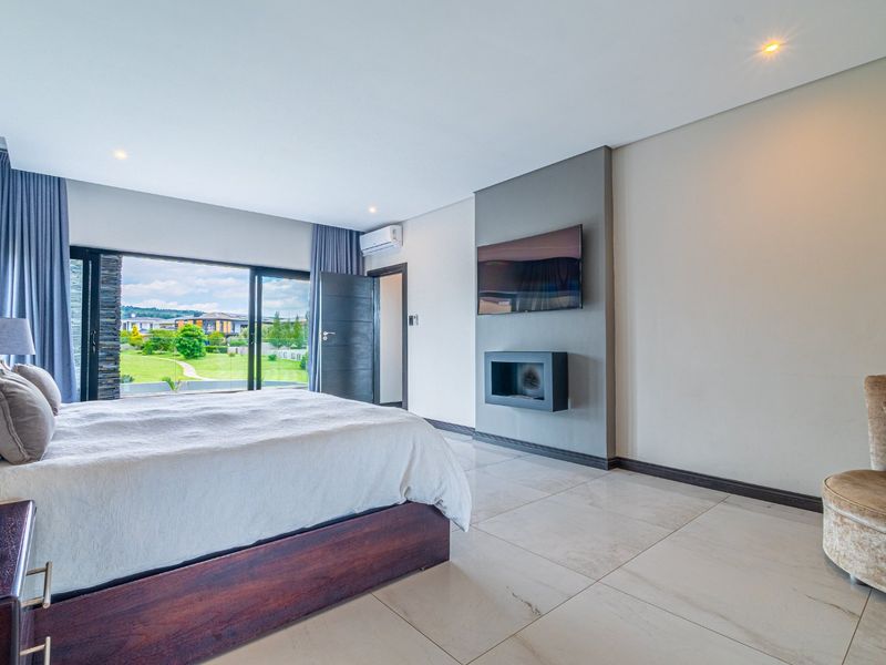 ULTRA-MODERN LUXURY AND STYLE IN LOMBARDY ESTATE ON GREEN BELT - Photo 8