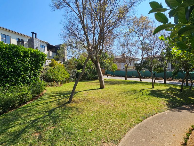 Ultra-modern Lombardy Estate 1 Bedroom Full Title Home - Photo 3