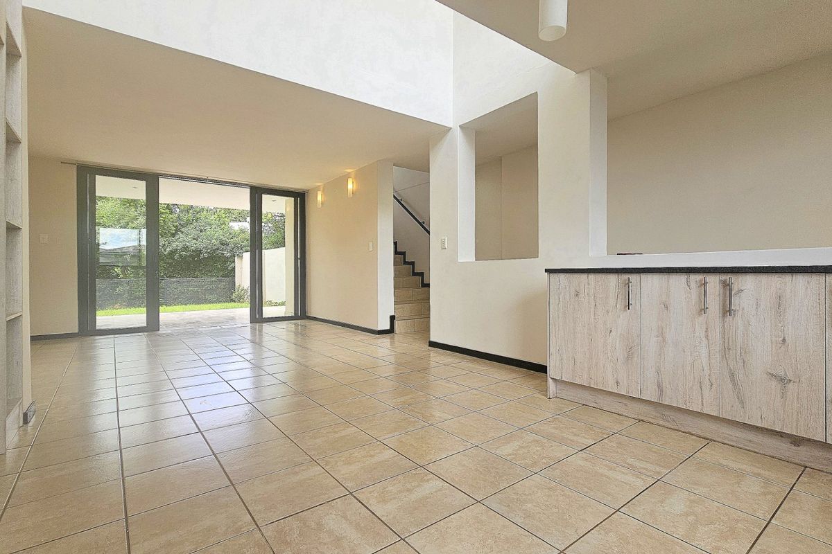 Ultra-modern Lombardy Estate 1 Bedroom Full Title Home - Photo 4