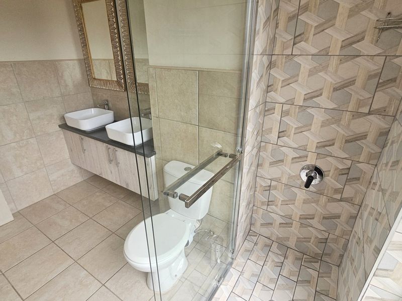 Ultra-modern Lombardy Estate 1 Bedroom Full Title Home - Photo 9