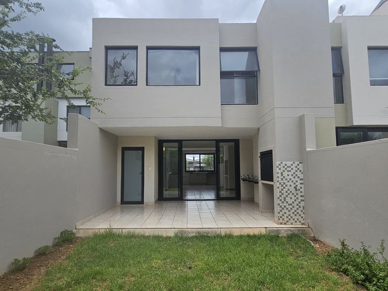 Ultra-modern Lombardy Estate 1 Bedroom Full Title Home - Photo 1