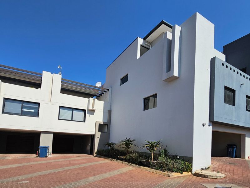 Ultra-modern Lombardy Estate 1 Bedroom Full Title Home - Photo 1