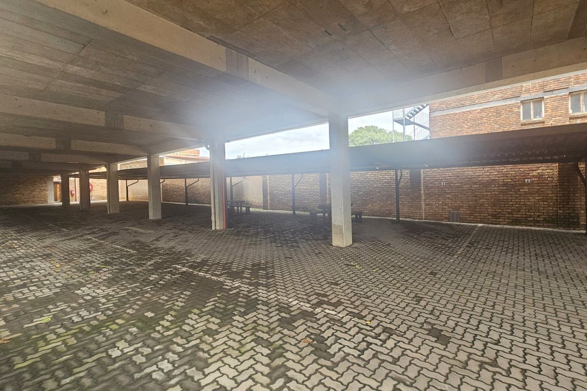 NSFAS ACCREDITED FURNISHED AND OCCUPIED RESIDENTIAL BUILDING WITH ROI OF 14.5% - Photo 4