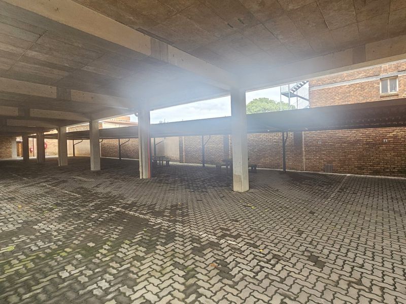 NSFAS ACCREDITED FURNISHED AND OCCUPIED RESIDENTIAL BUILDING WITH ROI OF 14.5% - Photo 4