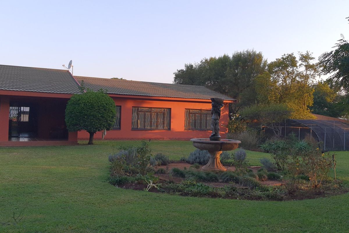 Stunning 3-Bedroom Home with Magaliesberg Views - Available Immediately! - Photo 5