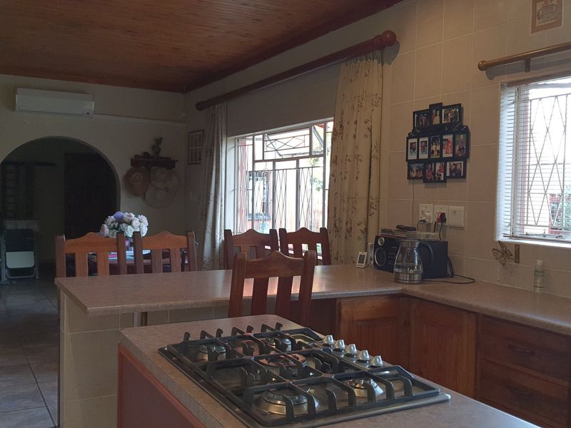Stunning 3-Bedroom Home with Magaliesberg Views - Available Immediately! - Photo 10