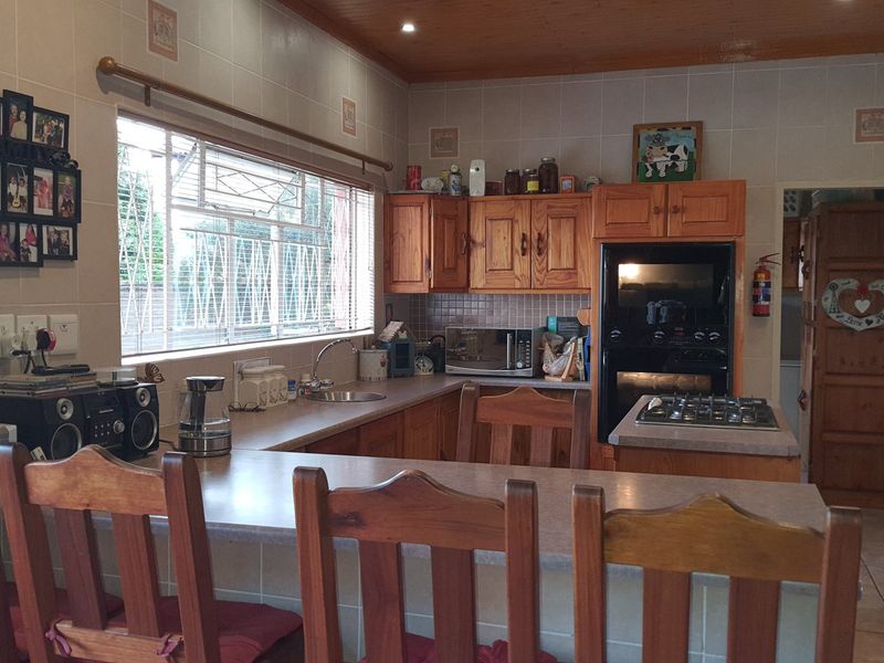 Stunning 3-Bedroom Home with Magaliesberg Views - Available Immediately! - Photo 9